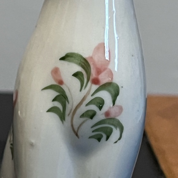 Two Cat Figurines by Andrea by Sadek Porcelain White With Flowers - Picture 11 of 15